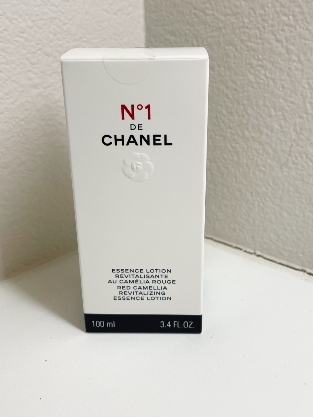 N°1 DE CHANEL Revitalizing Essence Lotion